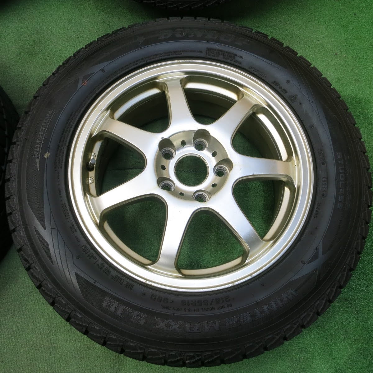 [送料無料]バリ溝！19年！9.5分★スタッドレス 215/65R16 ダンロップ ウインターマックス SJ8 LIZEA TH-10 16インチ PCD114.3/5H★3093006イス