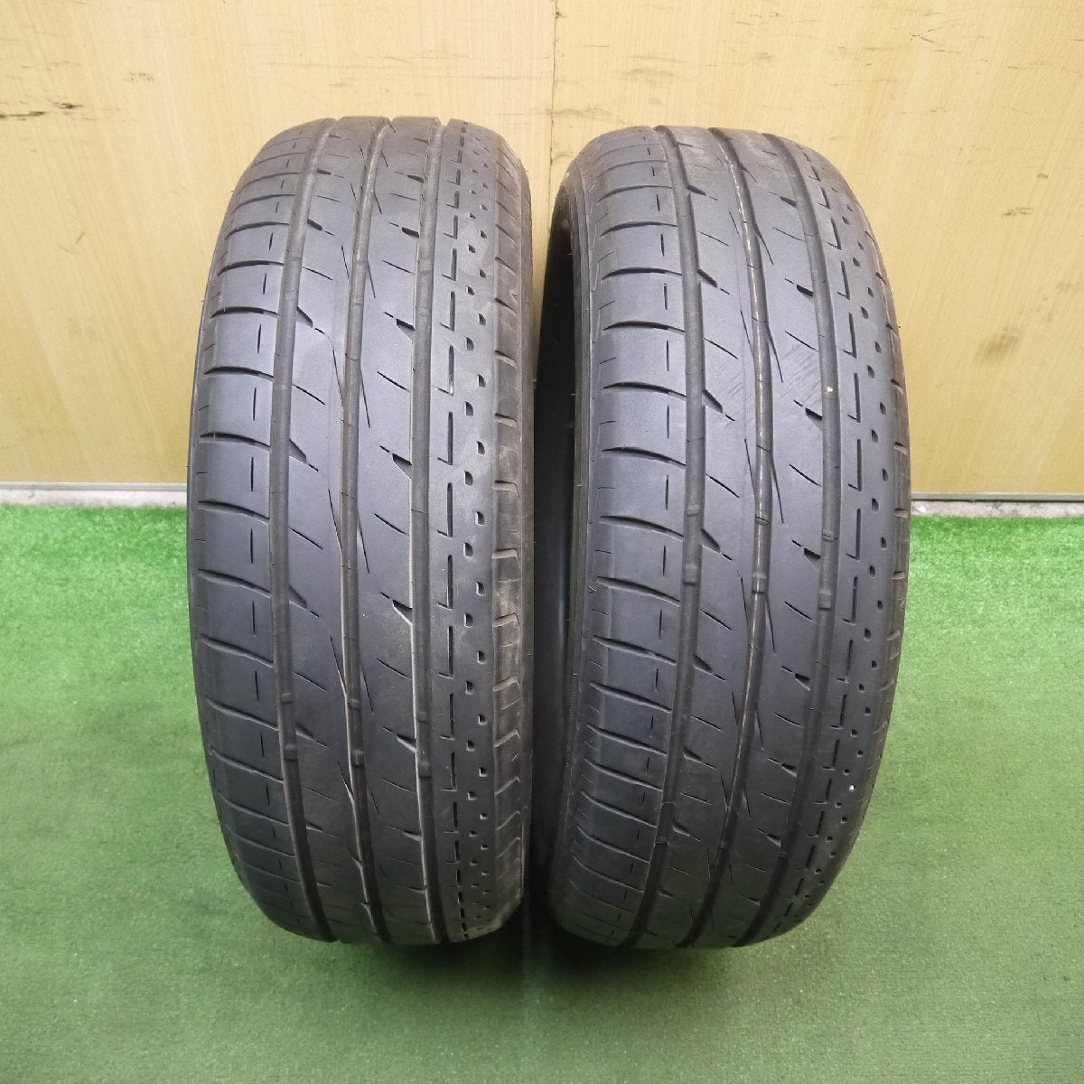 [送料無料]バリ溝！9.5分★205/60R16 ブリヂストン LUFT RV2 タイヤ 16インチ ノア ヴォクシー ステップワゴン  等★3083008Hノタ