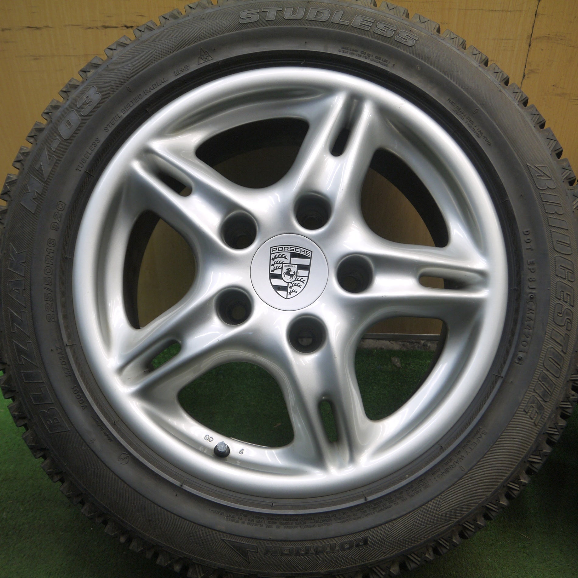 *送料無料* バリ溝！キレイ！8.5分★ポルシェ ボクスター 986 純正 205/55R16 225/50R16 スタッドレス ブリヂストン  ブリザック MZ-03 16インチ PCD130/5H★4021310Hス