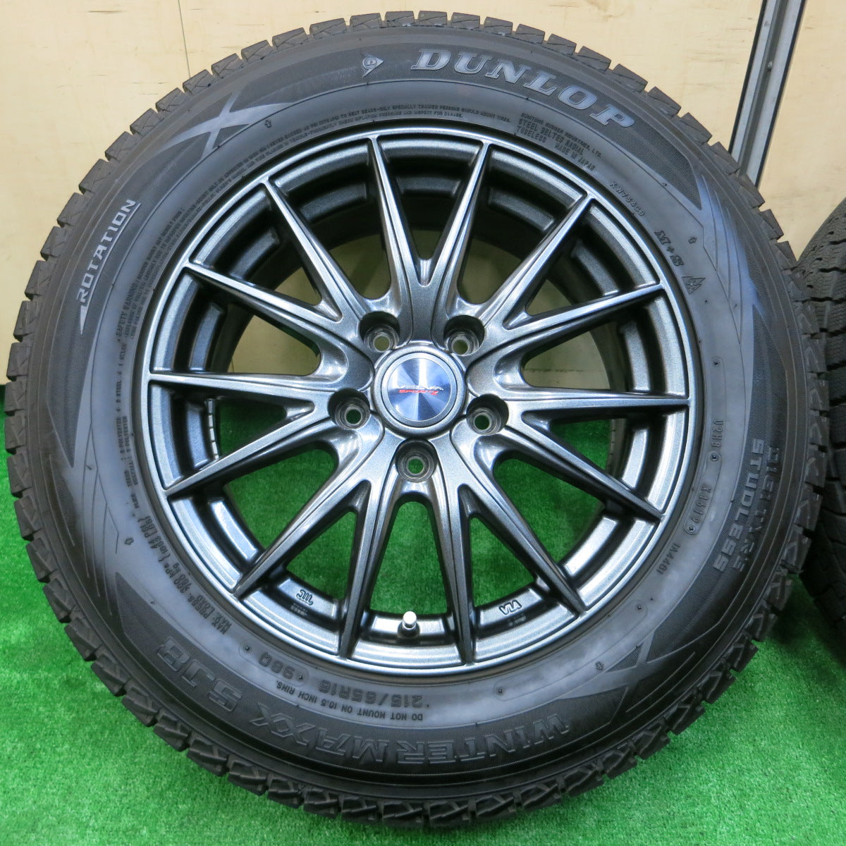 *送料無料*バリ溝！19年！キレイ！9.5分以上★スタッドレス 215/65R16 ダンロップ ウインターマックス SJ8 VELVA SPORTZ 16インチ PCD114.3/5H★3110306イス