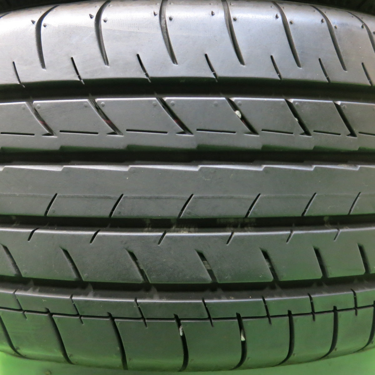 *送料無料*バリ溝！23年！ほぼ10分★205/55R17 ヨコハマ BluEarth-GT AE51 タイヤ 17インチ ノア ヴォクシー ステップワゴン等★4012210イノタ