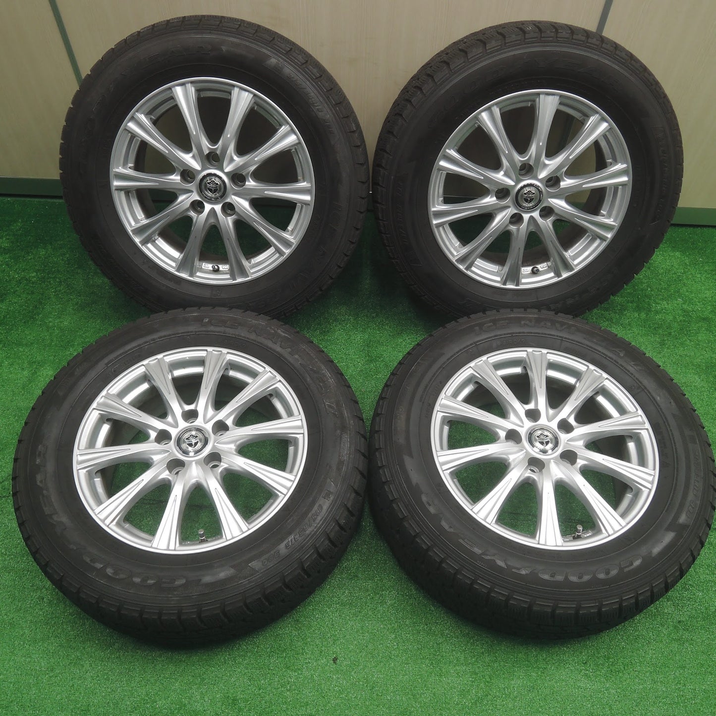 [送料無料]バリ溝！キレイ！9分★スタッドレス 215/65R16 グッドイヤー アイスナビ ZEA2 JOKER weds ジョーカー 16インチ PCD114.3/5H★3071202SYス