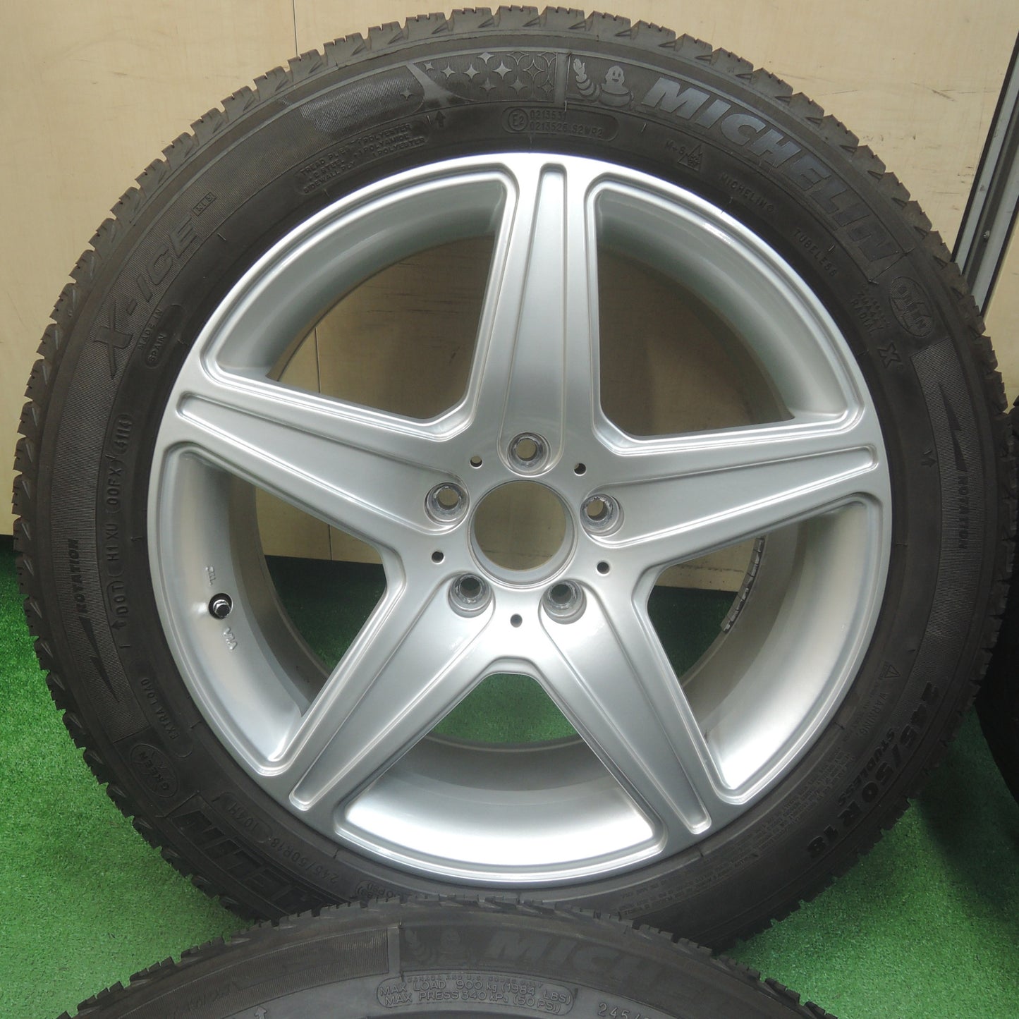 *送料無料* キレイ★ベンツ 等 AGA TARGA 245/50R18 スタッドレス ミシュラン X-ICE XI3 18インチ PCD112/5H★4020904SYス