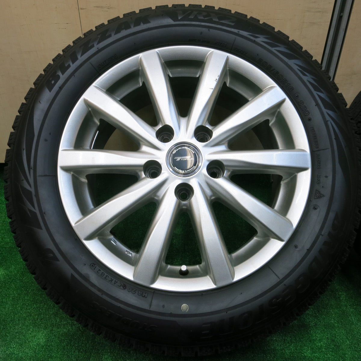 *送料無料*バリ溝！21年！綺麗！9.5分以上★スタッドレス 205/60R16 ブリヂストン ブリザック VRX2 TOPRUN トップラン PCD114.3/5H★3110106イス