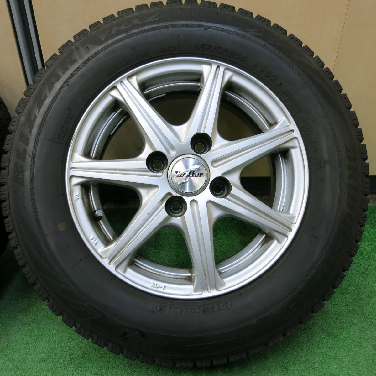 [送料無料]バリ溝！22年！9分★スタッドレス 155/80R13 ブリヂストン ブリザック VRX2 Treffer トレファー 13インチ PCD100/4H★3062501イス