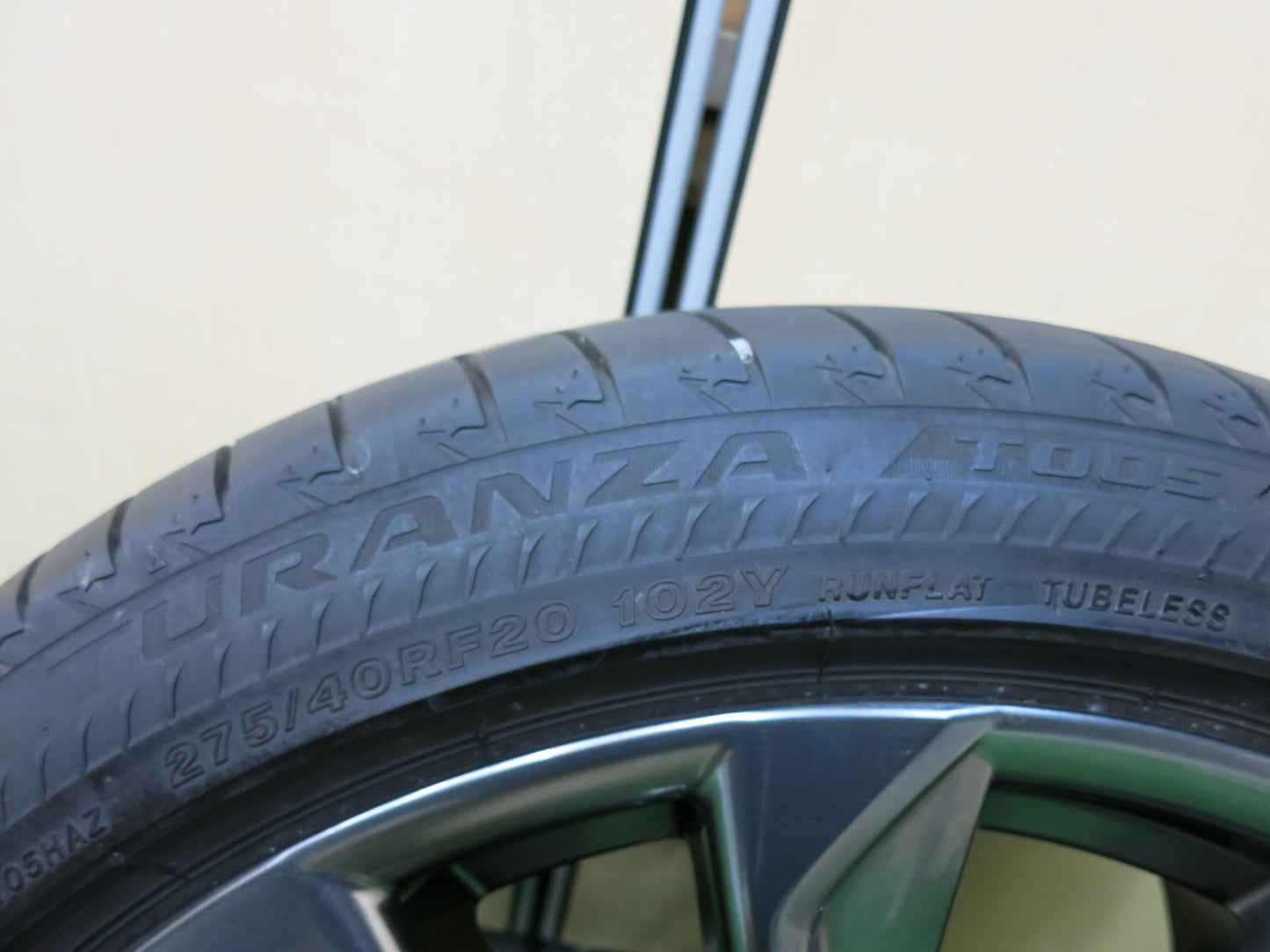 [送料無料]バリ溝！20年！9.5分★レクサス LS500 LS500h Fスポーツ 純正 275/40R20 ブリヂストン 空気圧センサー付き T005 RFT PCD120★2120604ヒノ