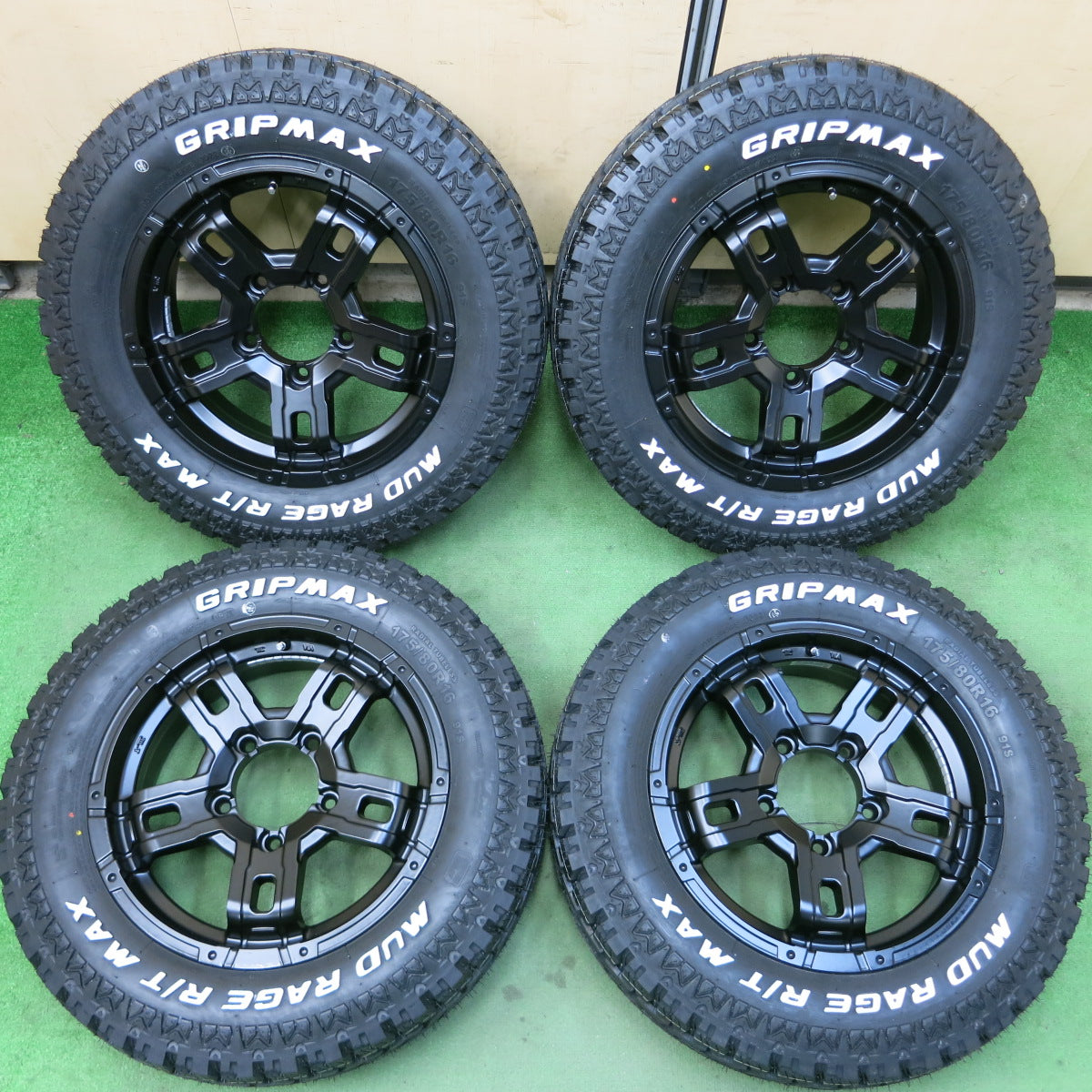 *送料無料*未使用！22年★ジムニー 等 175/80R16 GRIPMAX MUD RAGE R/T MAX BIGWAY B-MUD 16インチ PCD139.7/5H★3102405イノ