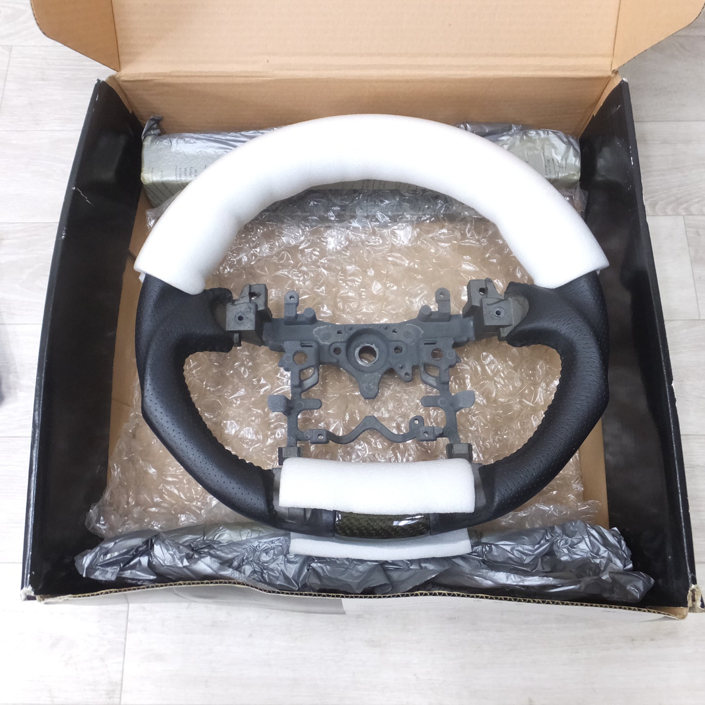 [送料無料] ◆REAL レアル ZVW30 プリウス NHP10 アクア 30-2-BKC ブラックカーボン ステアリング◆