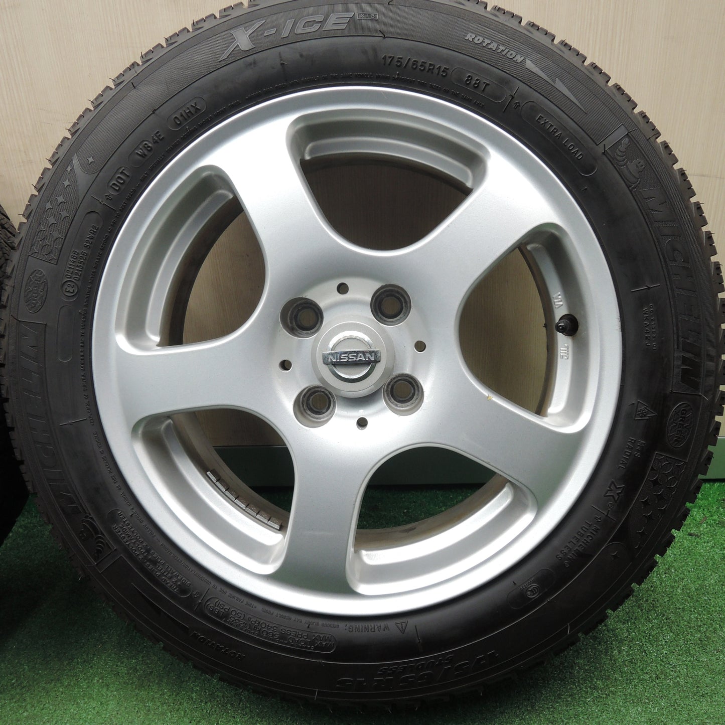 *送料無料* バリ溝！9分★日産 キューブ 純正 175/65R15 スタッドレス ミシュラン X-ICE XI3 15インチ PCD100/4H★4021605NJス