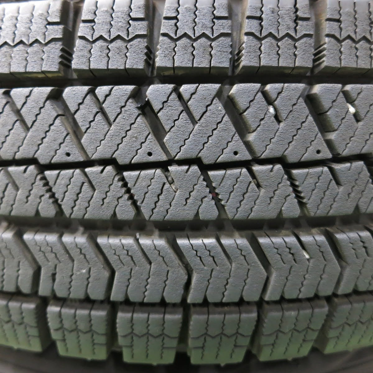 [送料無料]バリ溝！22年！9分★スタッドレス 155/80R13 ブリヂストン ブリザック VRX2 Treffer トレファー 13インチ PCD100/4H★3062501イス