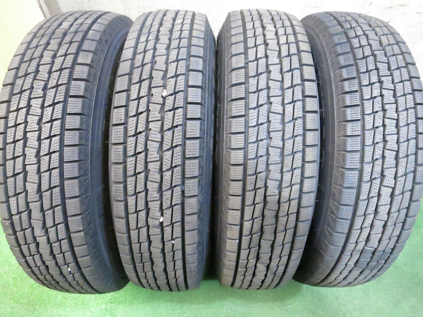 [送料無料]バリ溝！21年！綺麗！9.5分★ジムニー等 175/80R16 ROCKKELLY MX-I スタッドレス グッドイヤー アイスナビSUV BADX 16インチ PCD139.7/5★3020805Hス