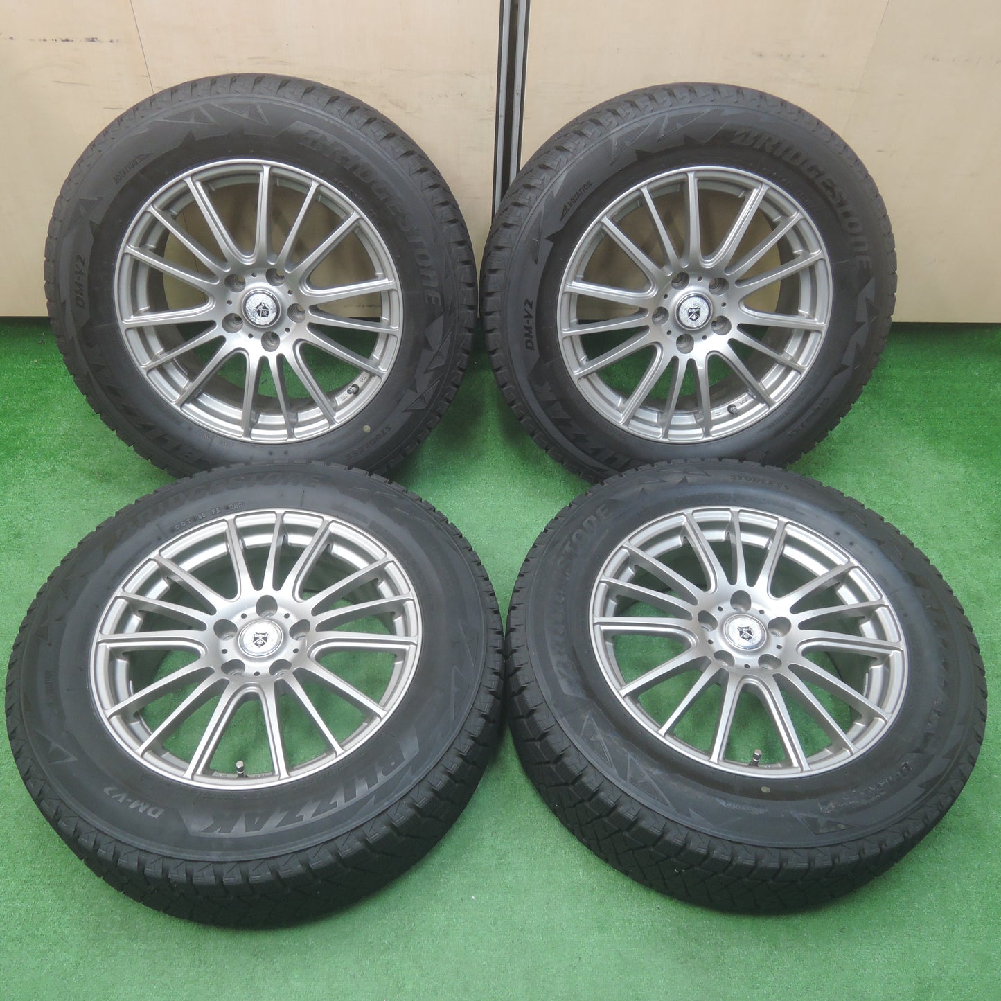 *送料無料*キレイ★スタッドレス 225/65R17 ブリヂストン ブリザック DM-V2 GMach 17インチ PCD114.3/5H★3113004SYス