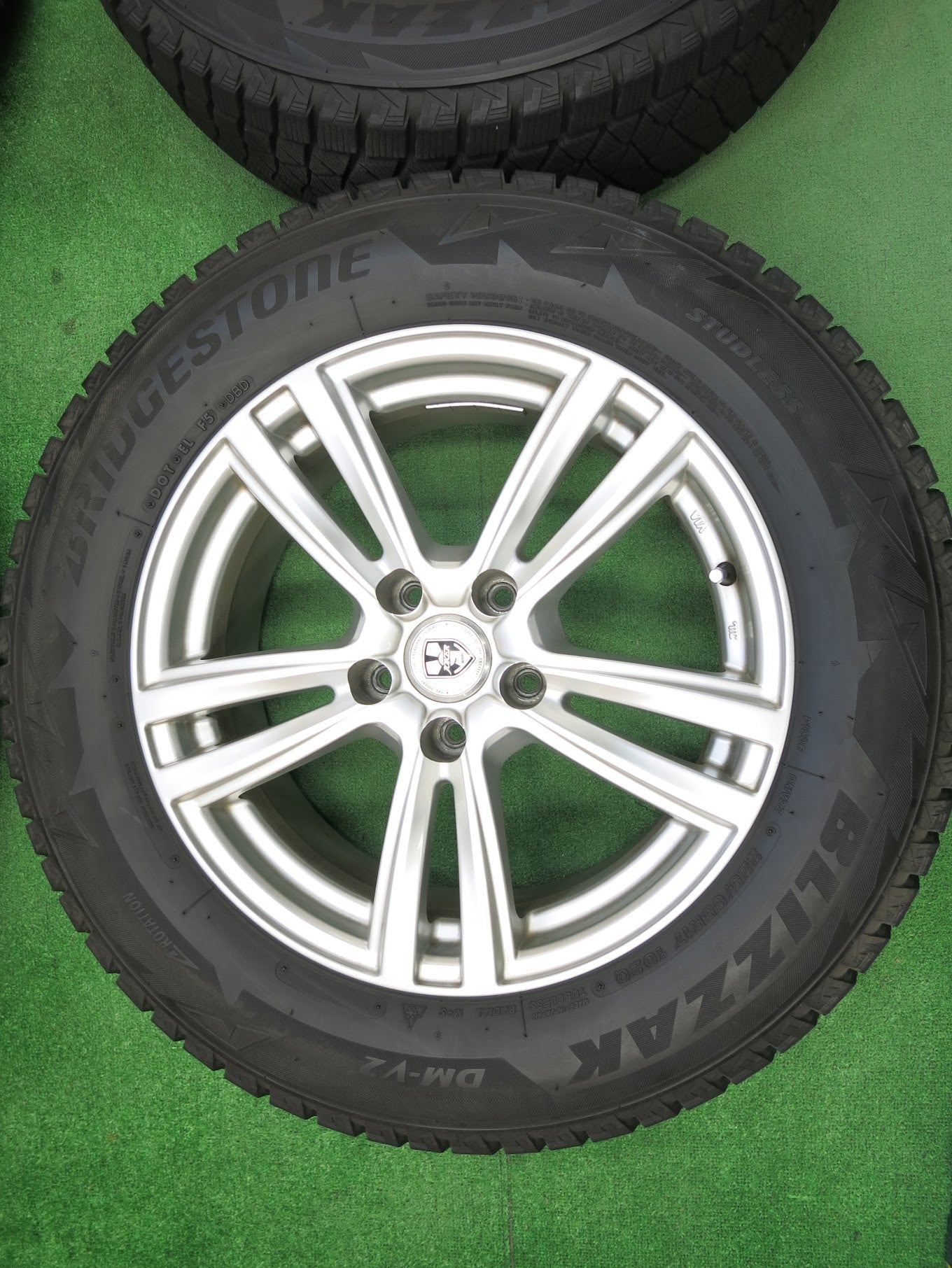 [送料無料]バリ溝！9.5分★スタッドレス 225/65R17 ブリヂストン ブリザック DM-V2 JOKER weds ジョーカー 17インチ PCD114.3/5H★3020402ヒス