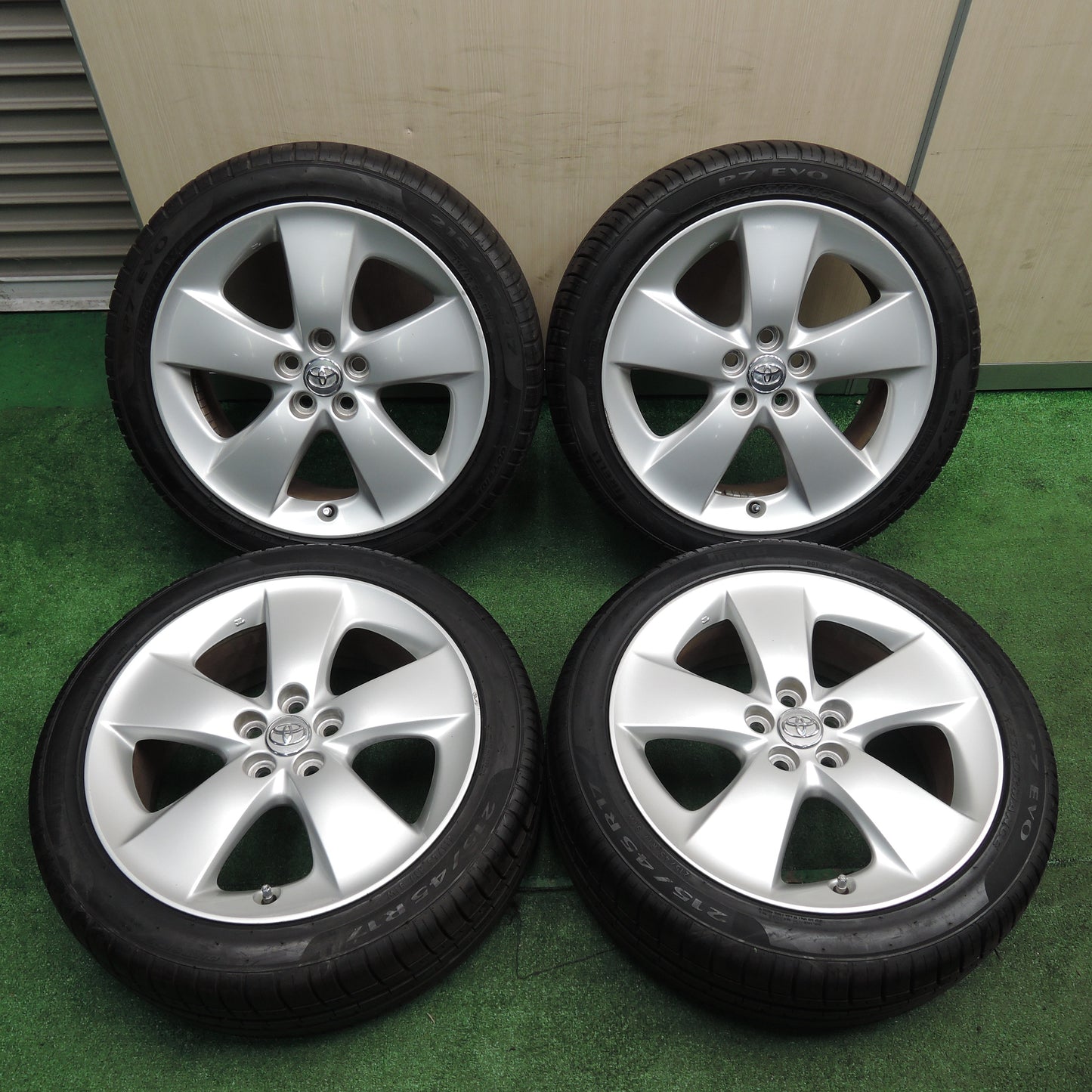 *送料無料*バリ溝！22年！キレイ！9.5分★トヨタ 30系 プリウス Sツーリング 純正 215/45R17 ピレリ P7 EVO 17インチ PCD100/5H★3120104NJノ