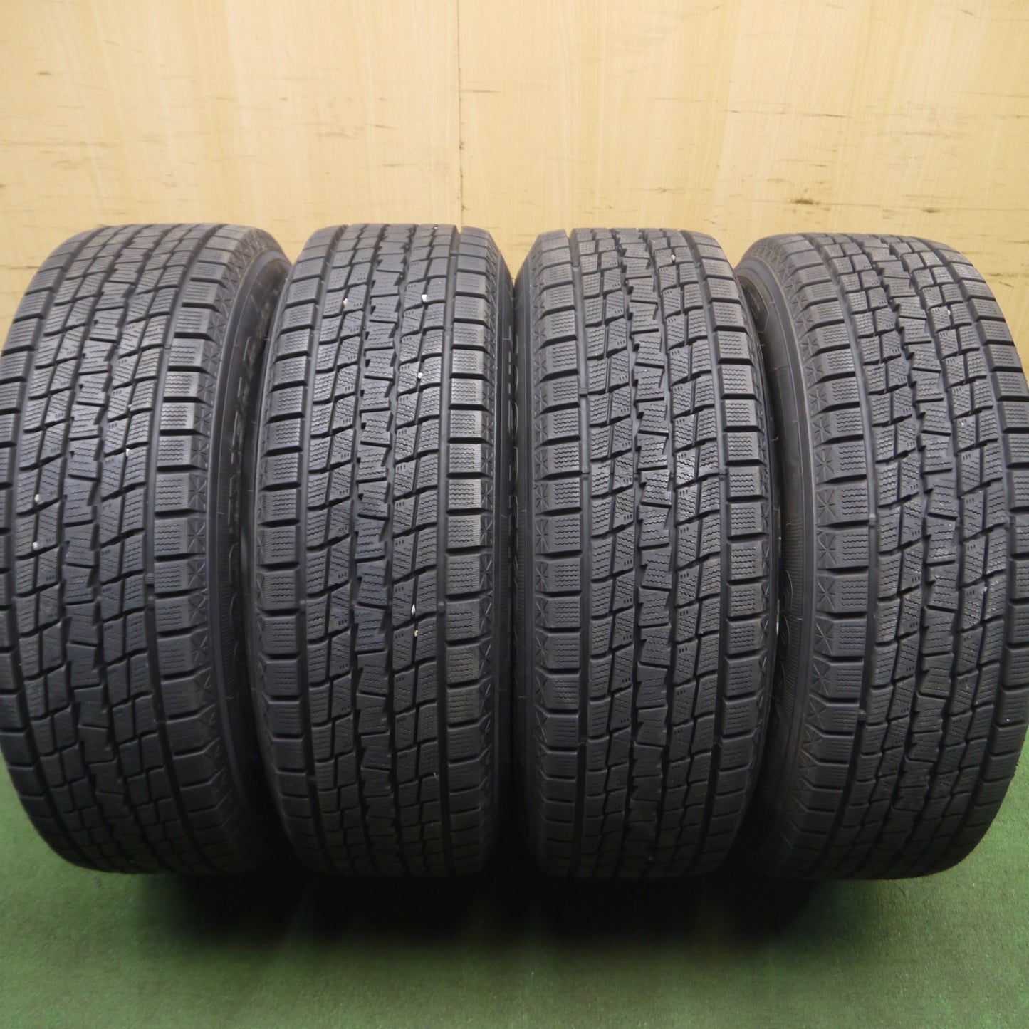 *送料無料* 超バリ溝！キレイ！ほぼ10分★スタッドレス 225/65R17 グッドイヤー アイスナビ SUV V.E.X. VEX 17インチ PCD114.3/5H★4022709Hス