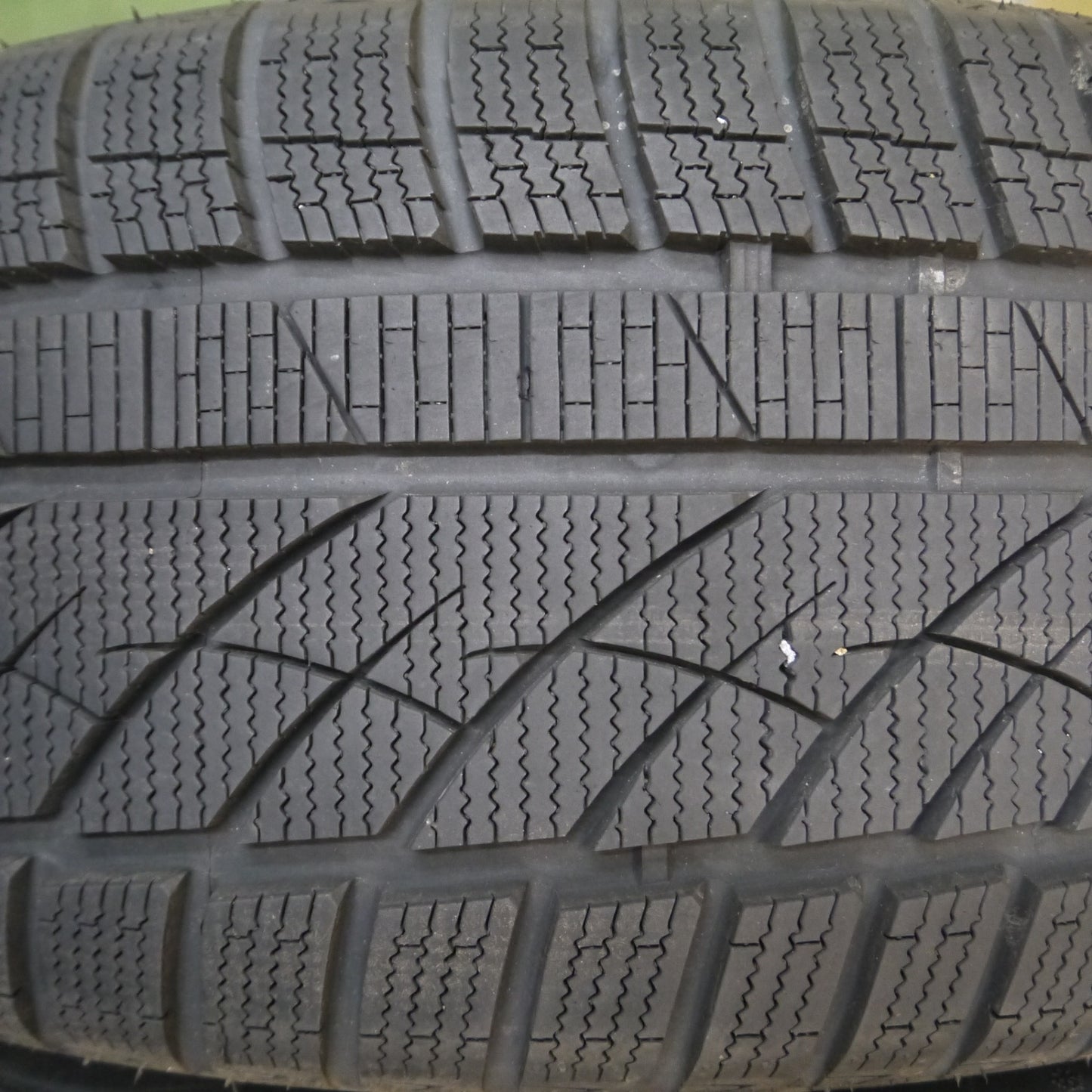 *送料無料* バリ溝！22年！キレイ！9.5分★Verthandi 235/50R18 モモ SUV POLE ヴェルサンディ ヴェルザンディ 18インチ PCD114.3/5H★4021417Hス