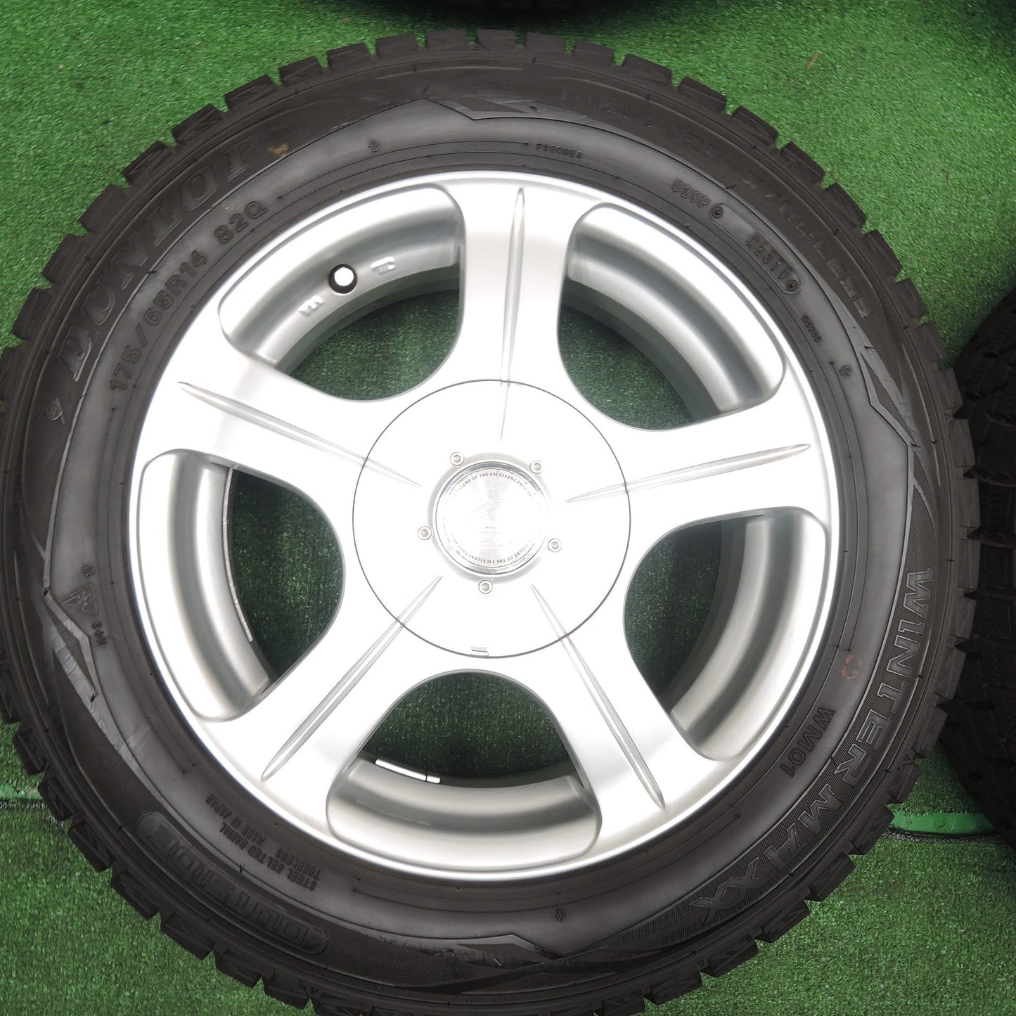 [送料無料]バリ溝！19年！キレイ！9.5分★スタッドレス 175/65R14 ダンロップ ウインターマックス WM01 JOKER QUEEN weds PCD100/4H 5H マルチ★3102402TNス