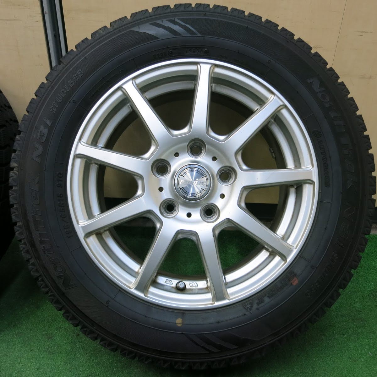 [送料無料]バリ溝！20年！9.5分★スタッドレス 195/65R15 オートバックス ノーストレック N3i ravrion ラブリオン 15インチ PCD114.3/5H★3092108イス