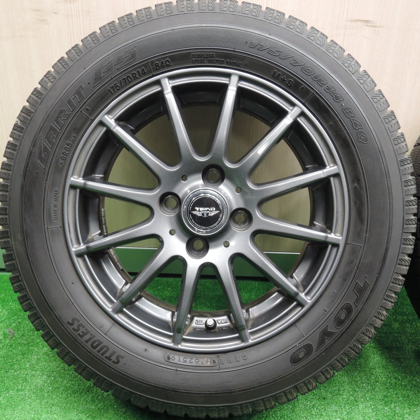 [送料無料]超バリ溝！19年！キレイ！9.5分以上★スタッドレス 175/70R14 トーヨー ガリット G5 TEAD テッド 14インチ PCD100/4H★3072403IHス