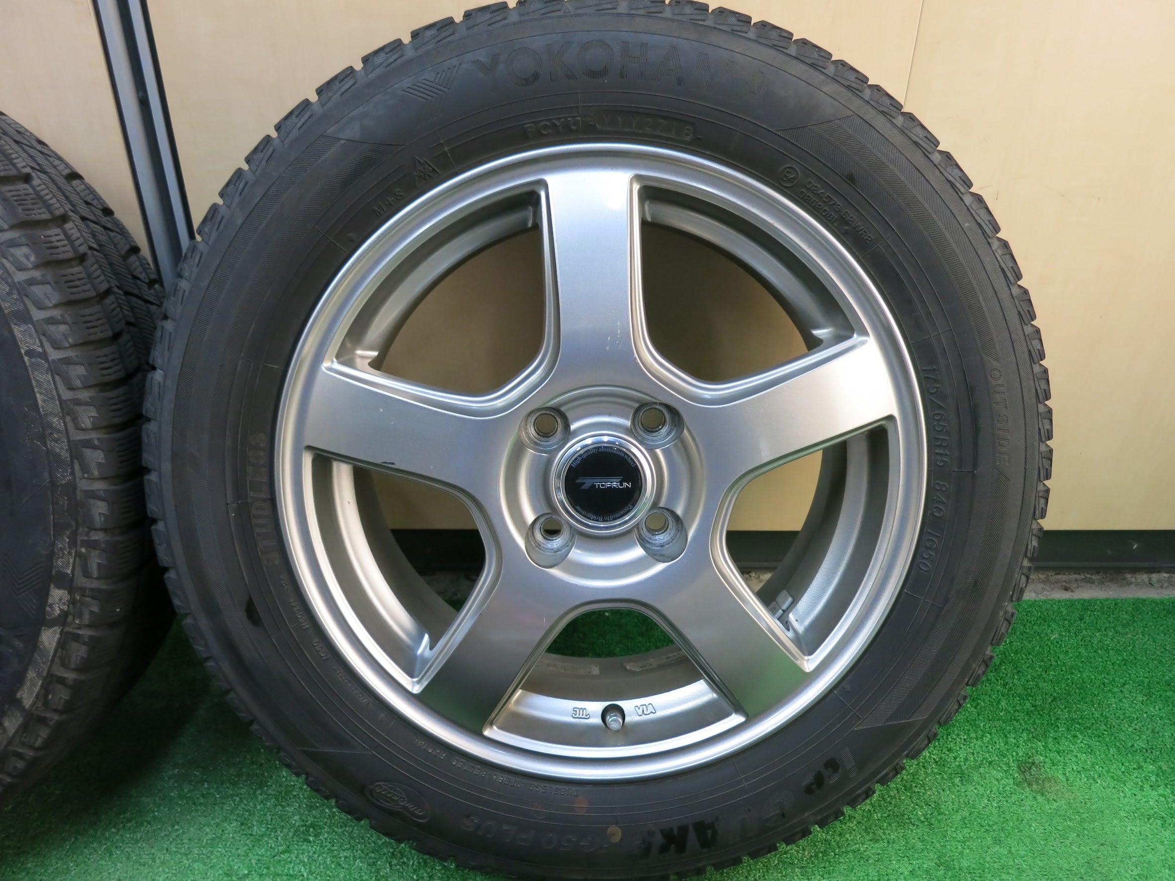 送料無料]バリ溝！9.5分☆スタッドレス 175/65R15 ヨコハマ アイスガード iG50 プラス TOPRUN トップラン 15イン |  名古屋/岐阜の中古カー用品・工具の買取/販売ならガレージゲット