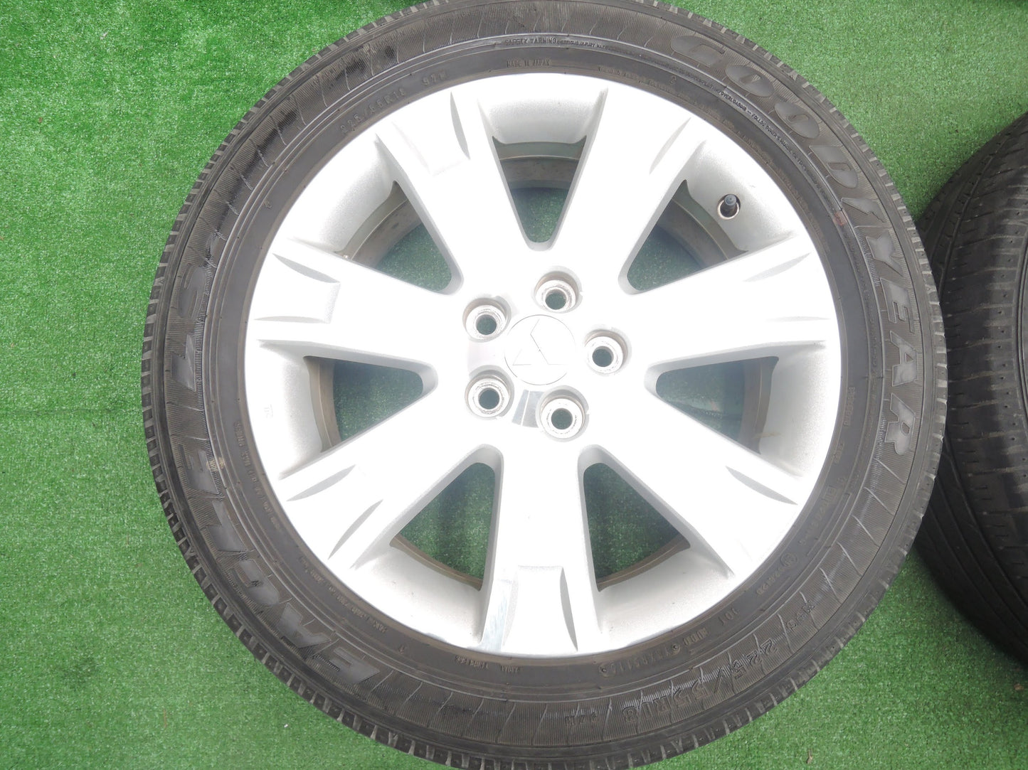 [送料無料]4本価格★三菱 デリカ D:5 純正 225/55R18 グッドイヤー イーグル LS2 18インチ PCD114.3/5H D5★3110410HAノ