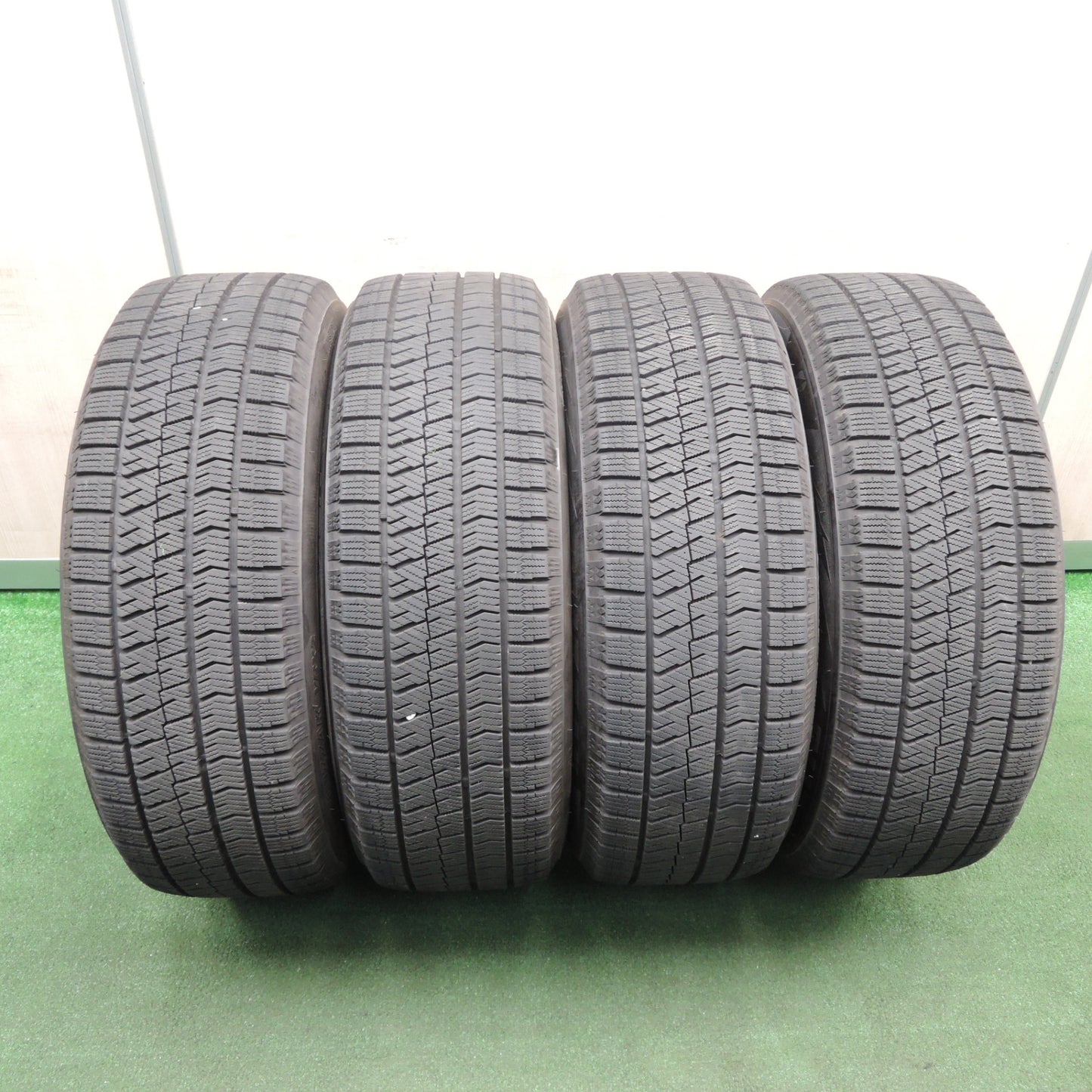 *送料無料* バリ溝！21年！キレイ！9.5分★スタッドレス 225/60R17 ブリヂストン ブリザック VRX2 WAREN ヴァーレン 17インチ PCD114.3/5H★4021601TNス