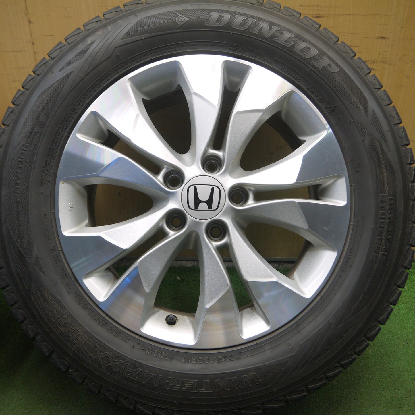 *送料無料* バリ溝！キレイ！9.5分★ホンダ CR-V 純正 ENKEI 225/65R17 スタッドレス ダンロップ ウインターマックス SJ8 エンケイ PCD114.3/5H★4021608Hス