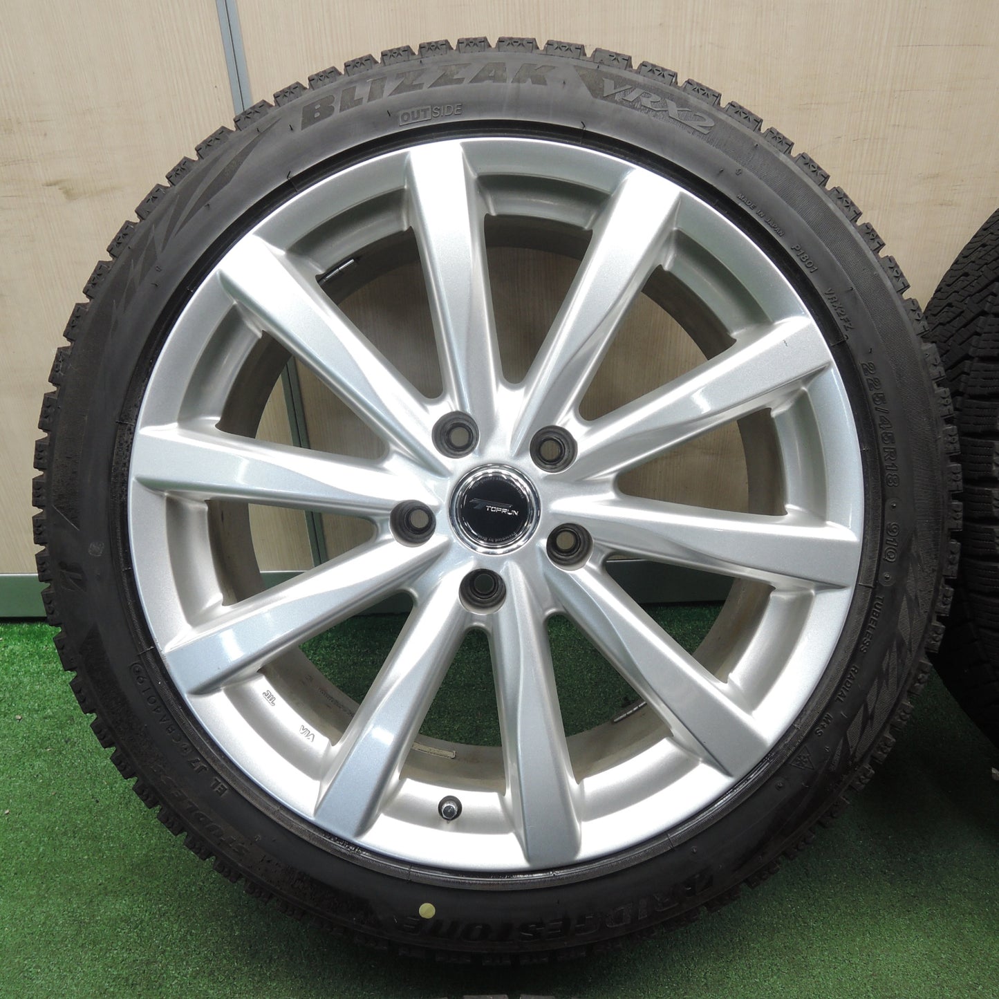 *送料無料* バリ溝！9.5分★スタッドレス 225/45R18 ブリヂストン ブリザック VRX2 TOPRUN トップラン 18インチ PCD114.3/5H★4030102TNス