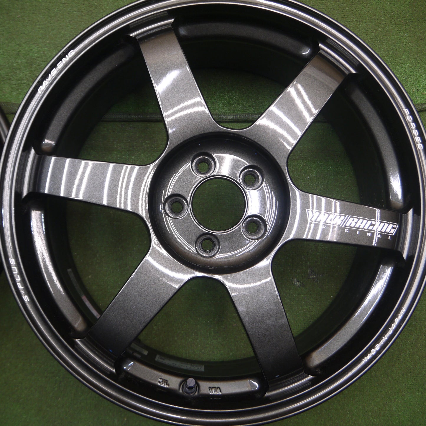 *送料無料*キレイ★RAYS VOLK RACING TE37SAGA S-plus 18インチ ホイール 18×7.5J PCD100/5H レイズ★3101304Hホ