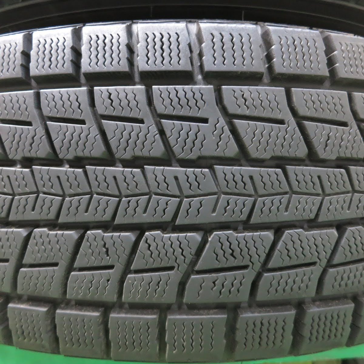 [送料無料]バリ溝！19年！9.5分★スタッドレス 215/65R16 ダンロップ ウインターマックス SJ8 LIZEA TH-10 16インチ PCD114.3/5H★3093006イス