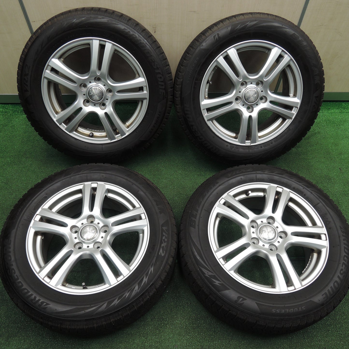 *送料無料*バリ溝！9.5分★スタッドレス 205/60R16 ブリヂストン ブリザック VRX2 JOKER ジョーカー 16インチ PCD114.3/5H★3110801TNノ