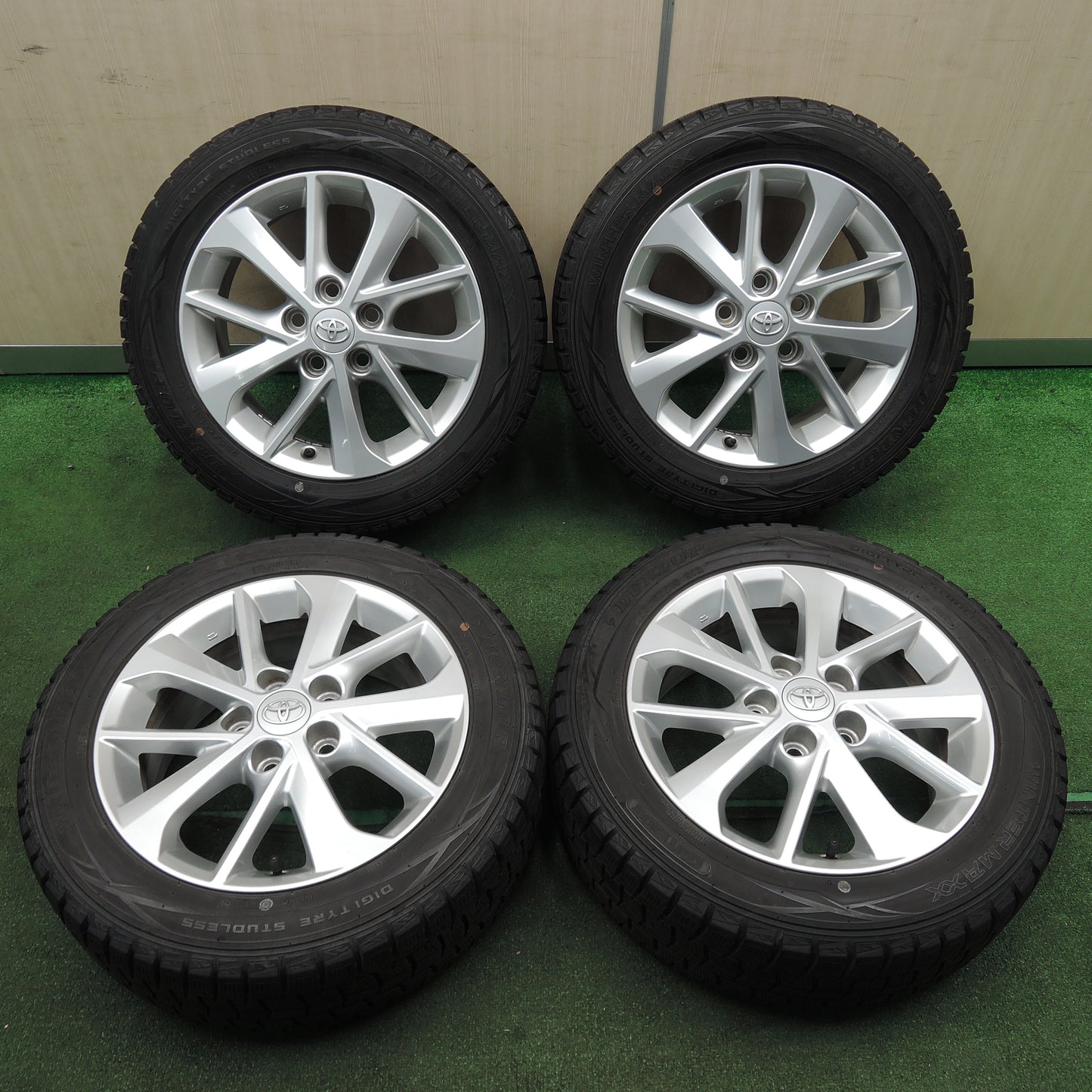 *送料無料*バリ溝！キレイ！8.5分★トヨタ オーリス 純正 205/55R16 スタッドレス ダンロップ ウインターマックス WM01 PCD114.3/5H★4011404TNス