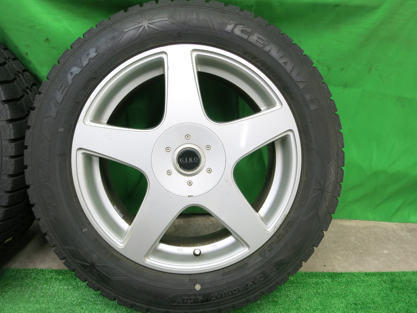 [送料無料]バリ溝！19年！9.5分★スタッドレス 215/60R17 グッドイヤー アイスナビ6 GIRO 17インチ PCD100 114.3/5H★2090201ヒス