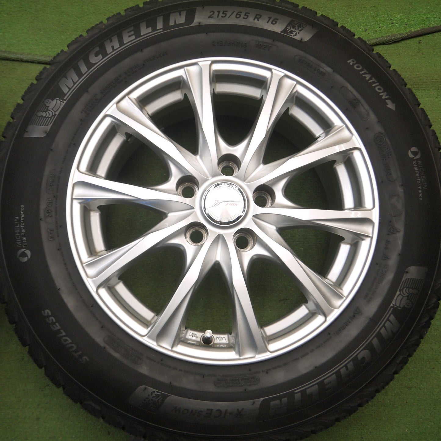 [送料無料] バリ溝！20年！キレイ★9.5分★スタッドレス 215/65R16 ミシュラン X-ICE SNOW JOKER ジョーカー PCD114.3/5H★3112801Hス