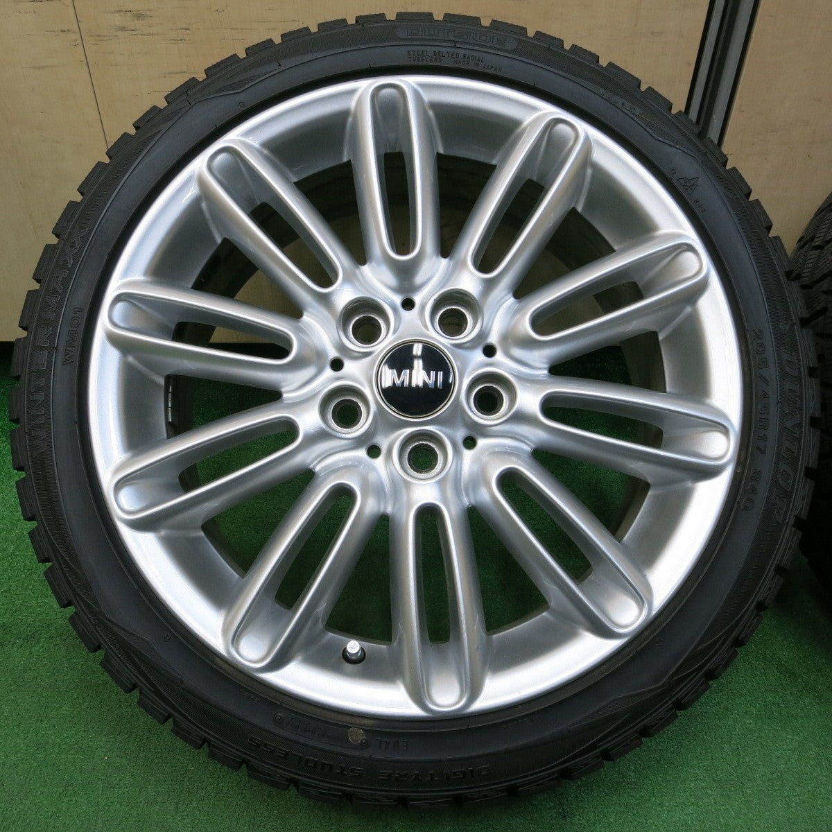 *送料無料*バリ溝！9.5分★MINI ミニ クーパー F55 F56 F57 純正 205/45R17 スタッドレス ダンロップ ウインターマックス WM01 PCD112/5H★4013105イス