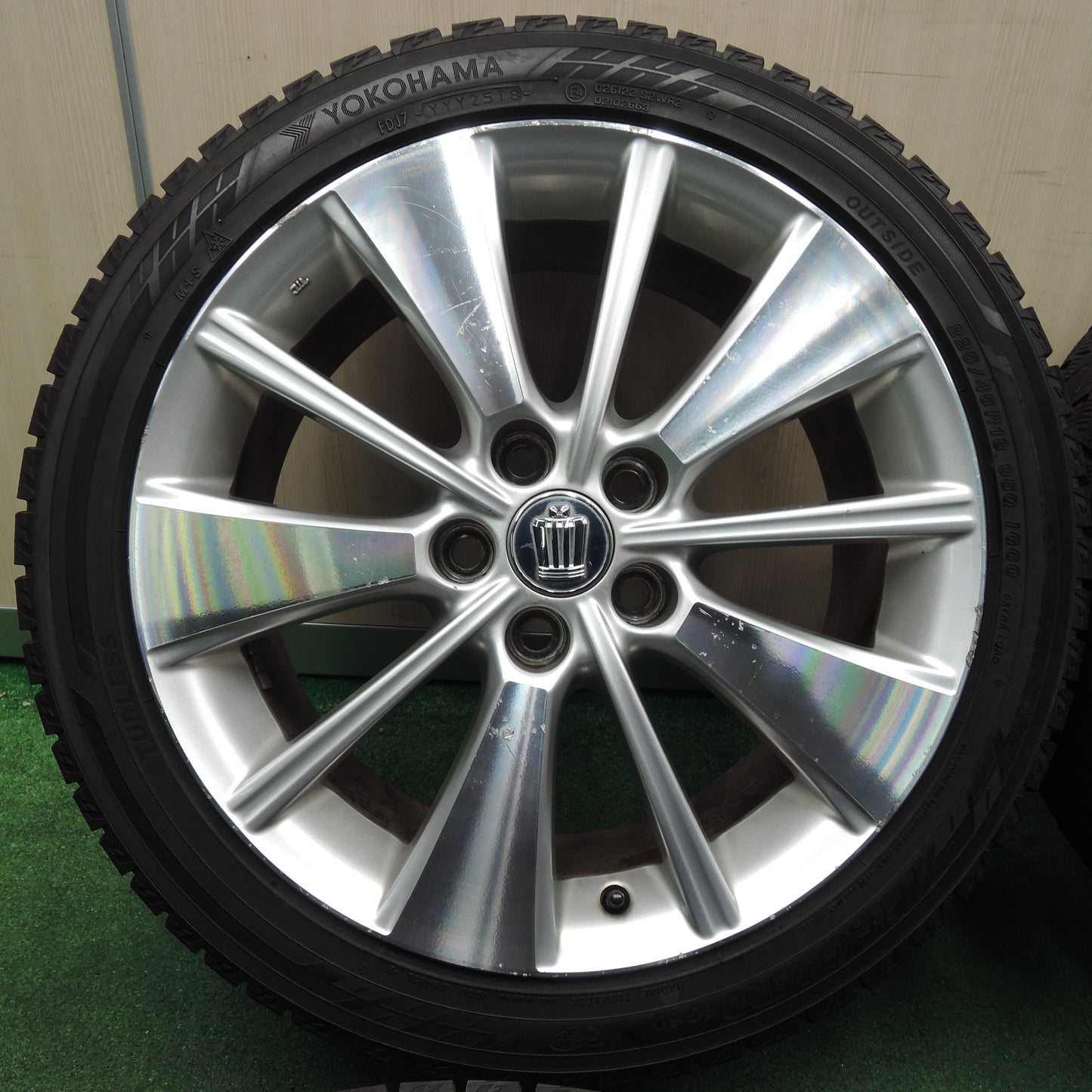 *送料無料*バリ溝！8.5分★トヨタ 200系 クラウン 純正 225/45R18 スタッドレス ヨコハマ アイスガード iG60 18インチ PCD114.3/5H★3120907TNス