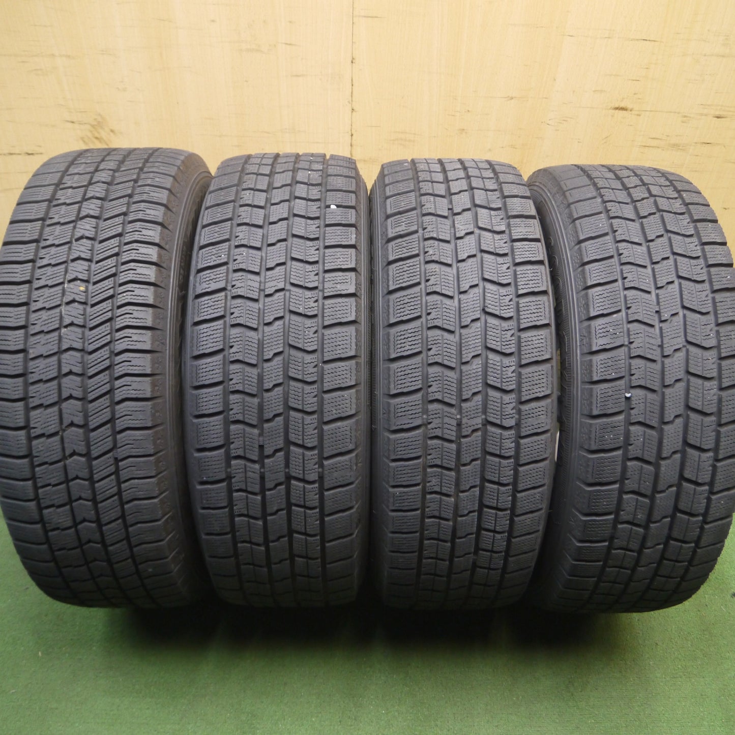 *送料無料* バリ溝！21年！キレイ！9.5分★スタッドレス 215/60R16 グッドイヤー アイスナビ7 アイスナビ8 ILLUGA iG 16インチ PCD114.3/5H★4030604Hス