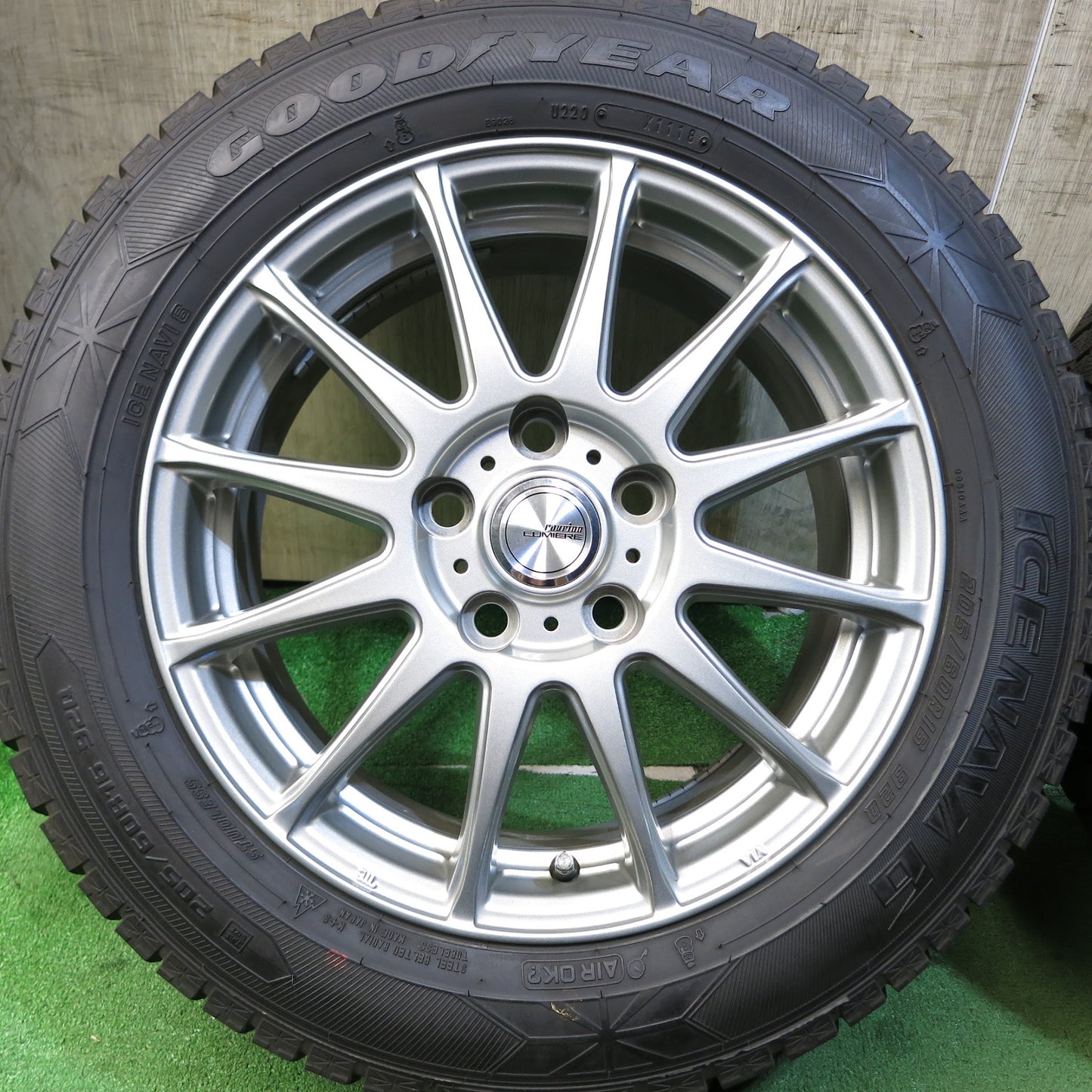 [送料無料]バリ溝！キレイ！9.5分★スタッドレス 205/60R16 グッドイヤー アイスナビ6 ravrion LUMIERE ラブリオン 16インチ PCD114.3/5H★3051606Hス