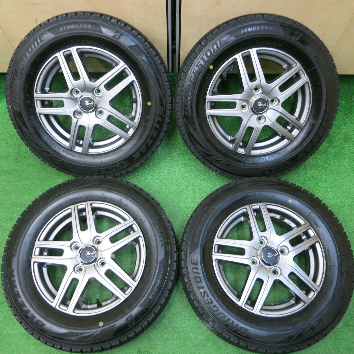 *送料無料*超バリ溝！21年！ほぼ10分★スタッドレス 145/80R13 ブリヂストン ブリザック VRX2 Zmeist VS-1 13インチ PCD100/4H★3120505イス