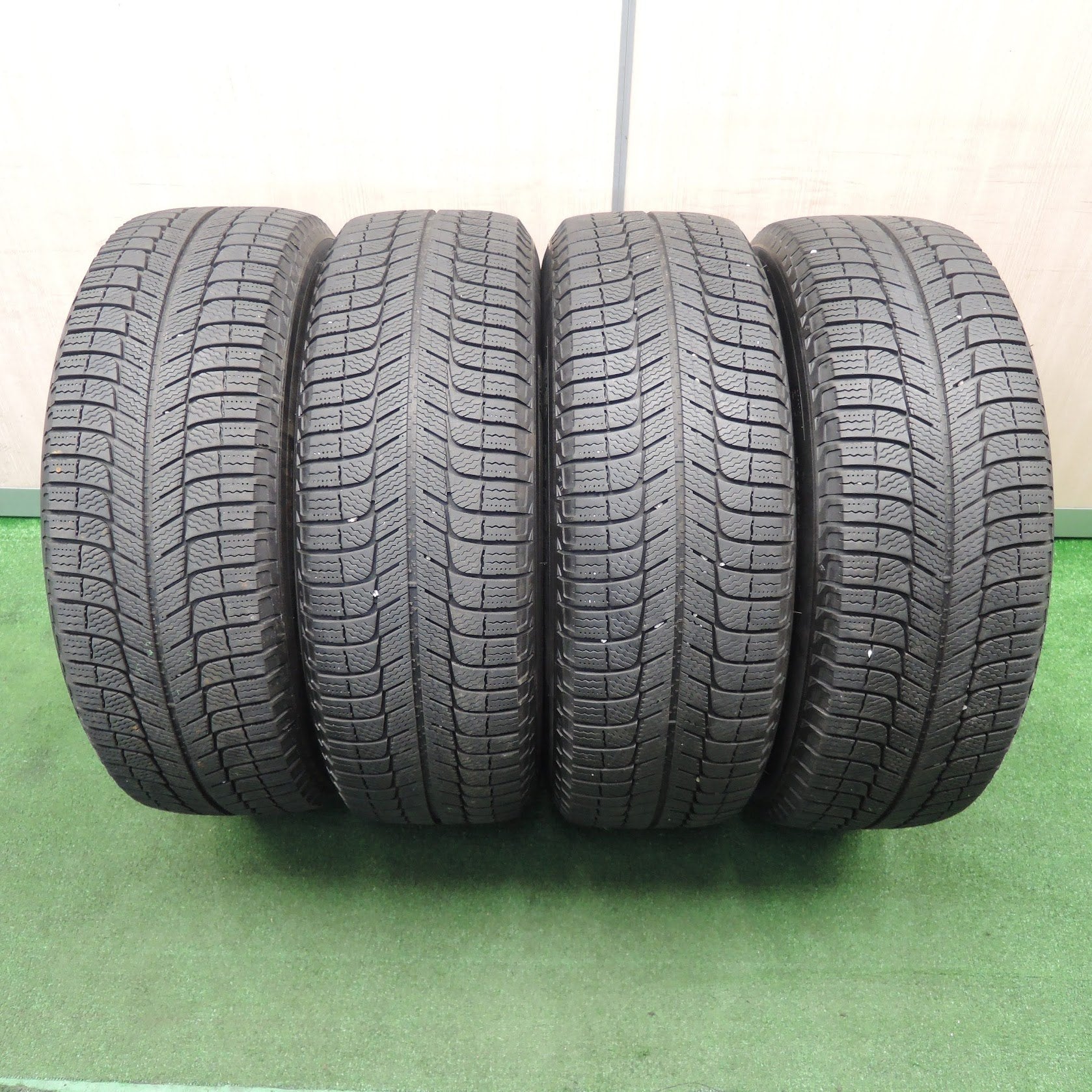 送料無料]バリ溝！8.5分☆スタッドレス 225/65R17 ミシュラン X-ICE3+ ...