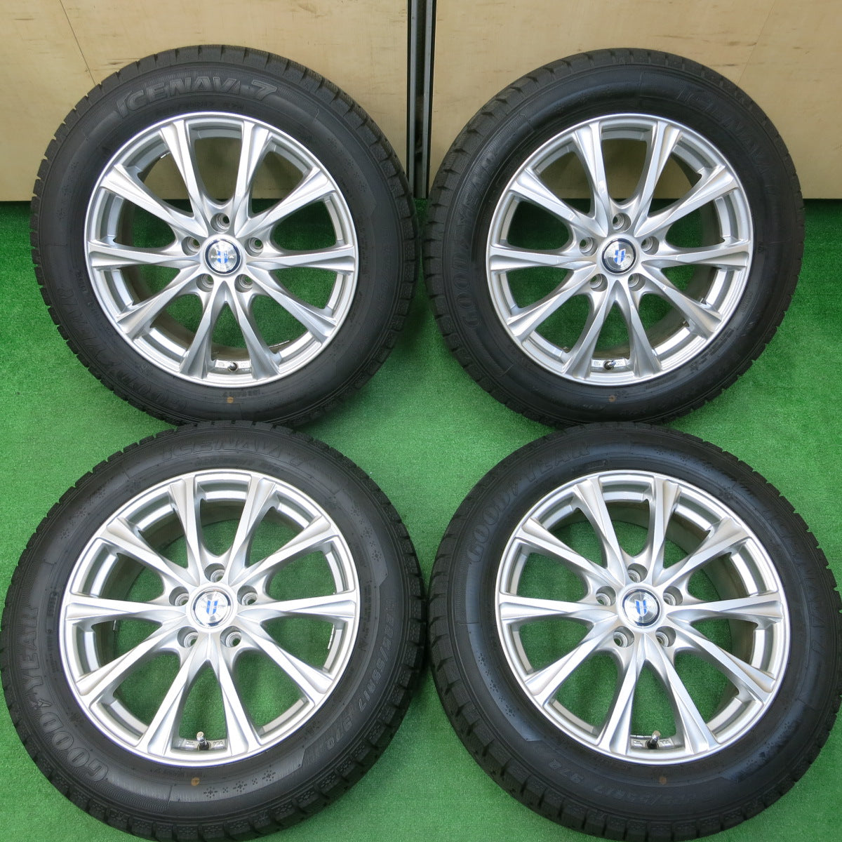 *送料無料*超バリ溝！22年！キレイ！ほぼ10分★スタッドレス 225/55R17 グッドイヤー アイスナビ7 NEXTA ネクスタ 17インチ PCD114.3/5H★3112703イス