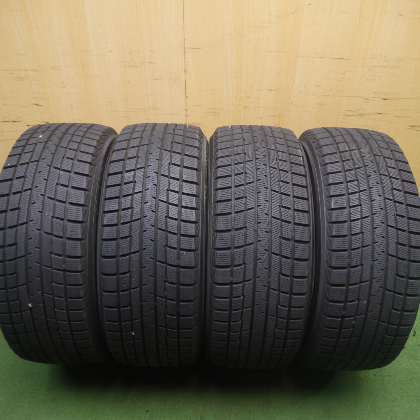 *送料無料* バリ溝！22年！ほぼ10分★スタッドレス 225/50R17 ヨコハマ アイスガード iG52C タイヤ 17インチ カムリ マークX スカイライン RX-8等★4021908Hスタ