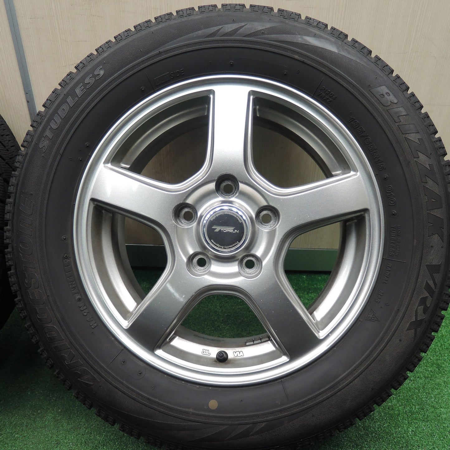 [送料無料]キレイ★スタッドレス 195/65R15 ブリヂストン ブリザック VRX TOPRUN トップラン 15インチ PCD114.3/5H★3112704TNス