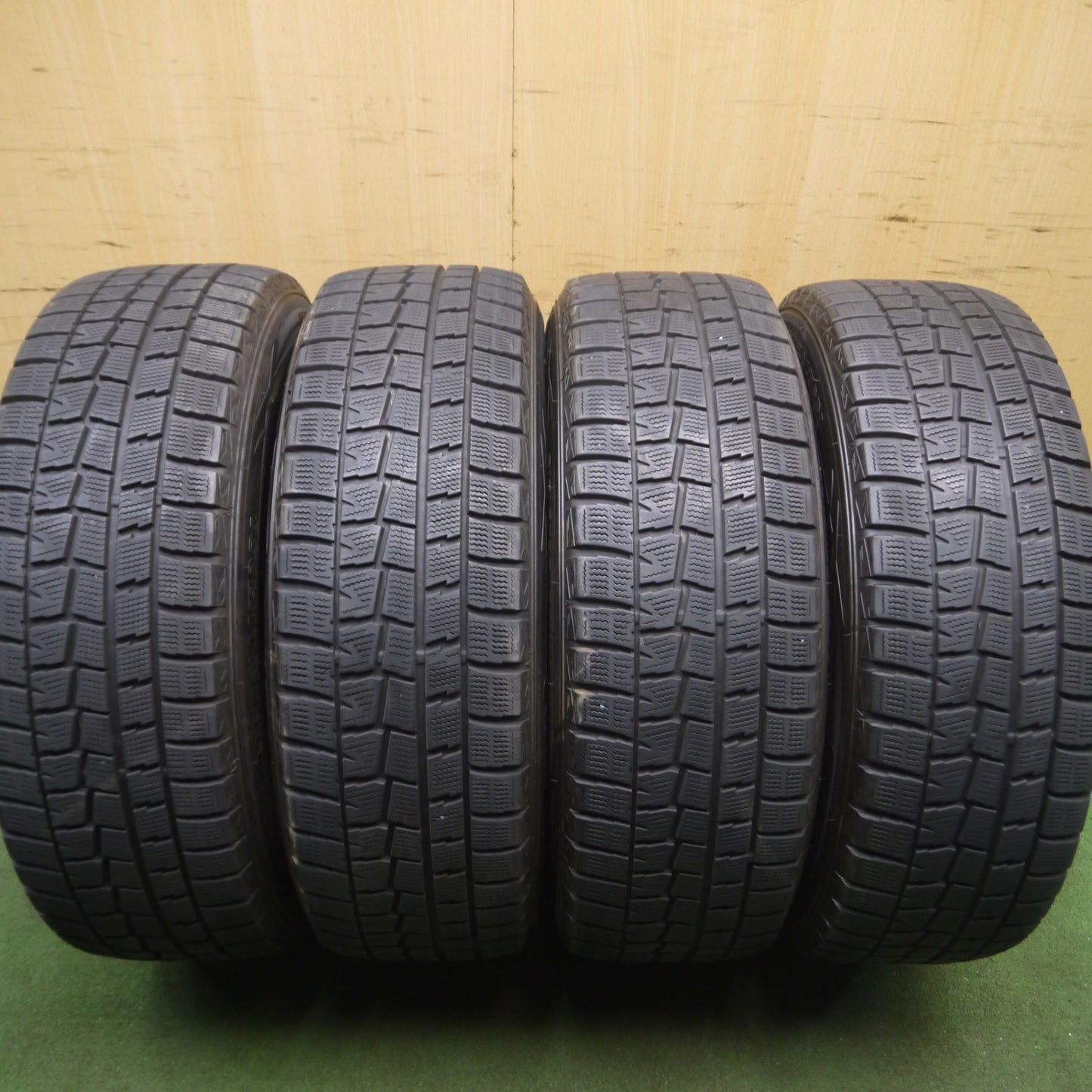 *送料無料* バリ溝！9分★スタッドレス 215/60R17 ダンロップ ウインターマックス WM01 STRANGER ストレンジャー PCD114.3/5H★4022707Hス