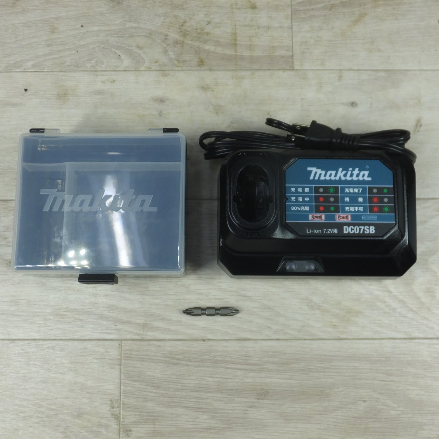 [送料無料] 美品◆makita マキタ 充電式 ペンインパクトドライバ TD022DSHXO 7.2V BL0715 バッテリー2個 充電器付き 電動工具◆