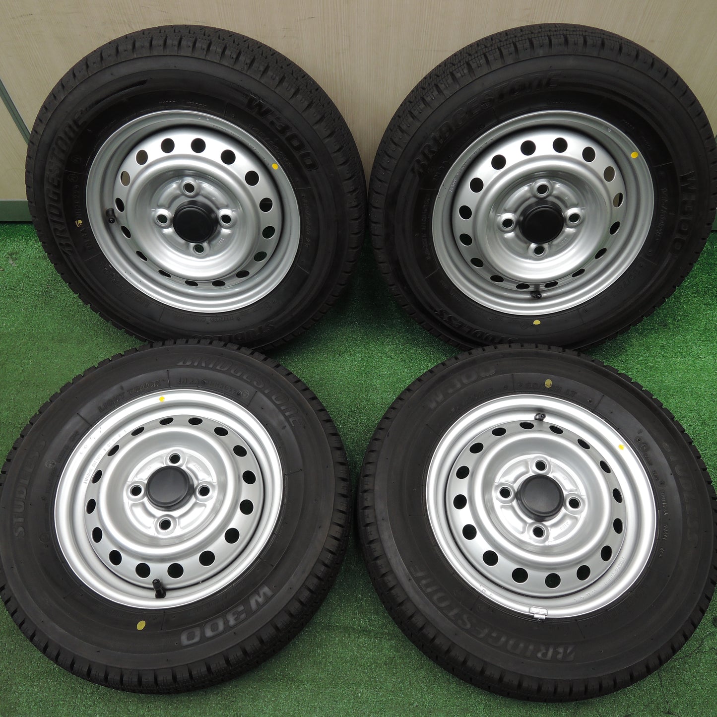 *送料無料*バリ溝！22年！キレイ！8.5分★スタッドレス 145/80R12 80/78N ブリヂストン W300 TOPY 鉄 ホイール 12インチ PCD100/4H★4010617HAス