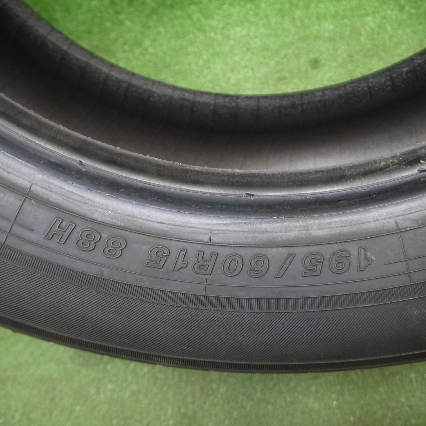 *送料無料*バリ溝！20年！9.5分以上★195/60R15 ヨコハマ エコス ES31 タイヤ 15インチ カムリ カローラ フィールダー シビック 等★3111003Hノタ