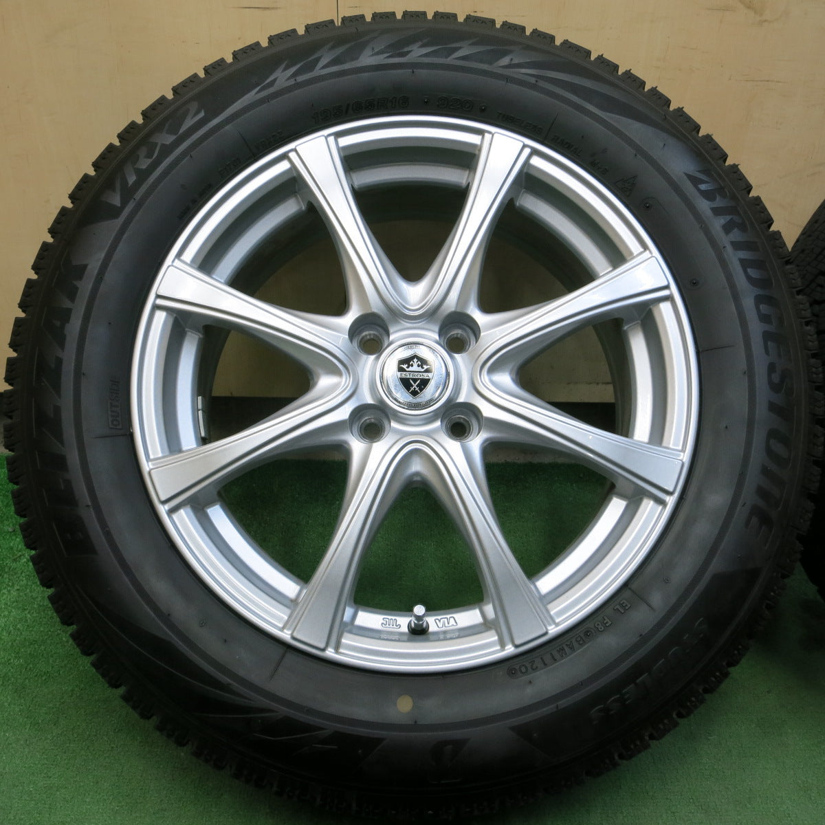 *送料無料*バリ溝！20年！キレイ！9.5分★スタッドレス 195/65R16 ブリヂストン ブリザック VRX2 ESTROSA エステローザ 16インチ PCD100/4H★3102802イス