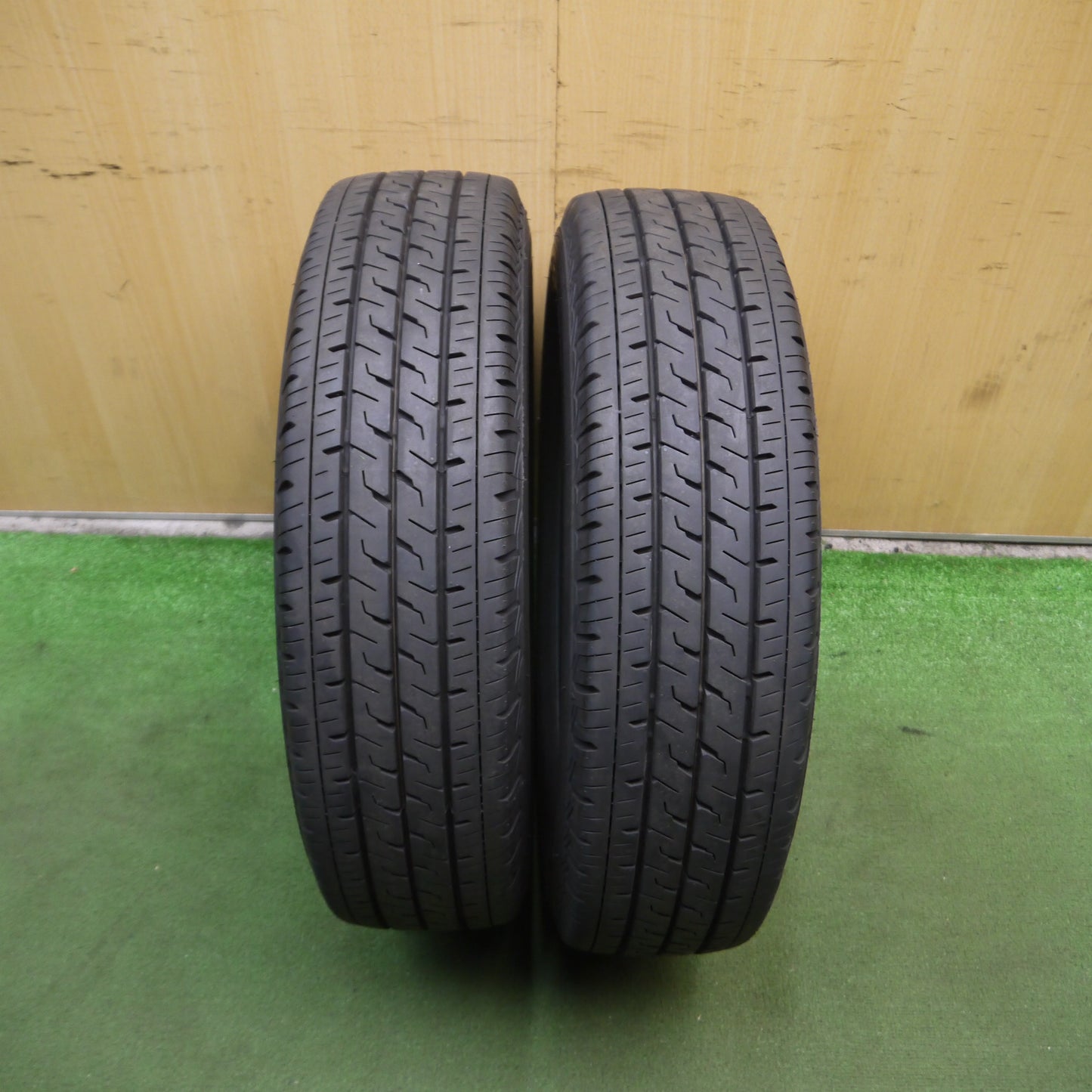 *送料無料*新車外し！22年★185/75R15 106/104N ブリヂストン エコピア R710 タイヤ 15インチ カムロード ハイエース 等★3121512Hノタ