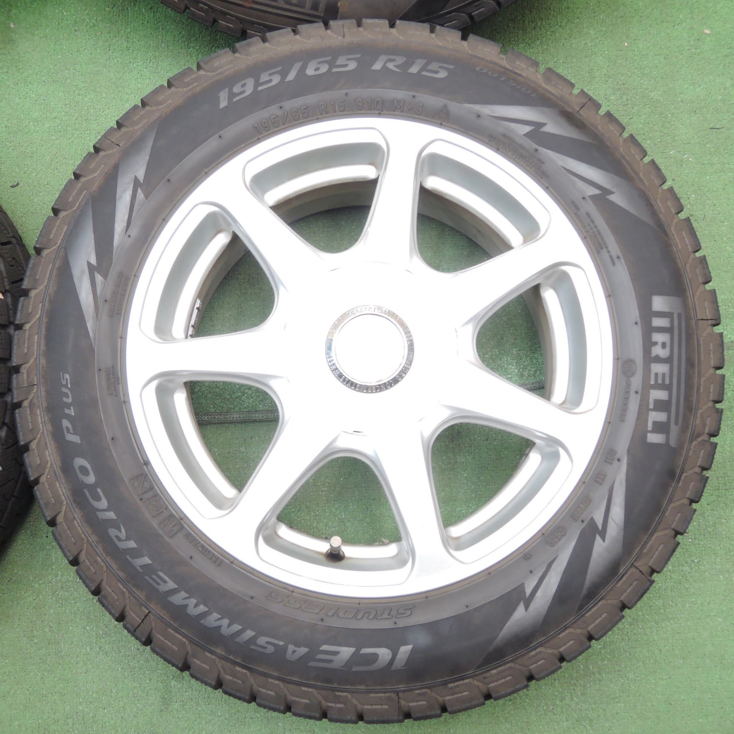 [送料無料]バリ溝！9分★スタッドレス 195/65R15 ピレリ アイスアシンメトリコ プラス EuroBein MANARAY SPORT 15インチ PCD100 114.3/5H マルチ★3080402KKス